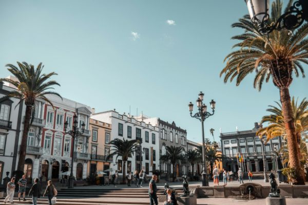pexels-thu-trang-1190570-2265767 (1) Discover how to secure internships in Spain with these expert tips. Kickstart your global career journey today.