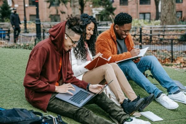 10 Skills You Can Learn From an Internship 7 students abroad