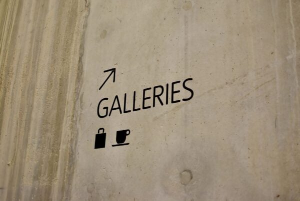 sign that says "galleries"